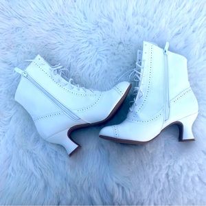 Ellie White Victorian Boots New in Box Bridgerton
